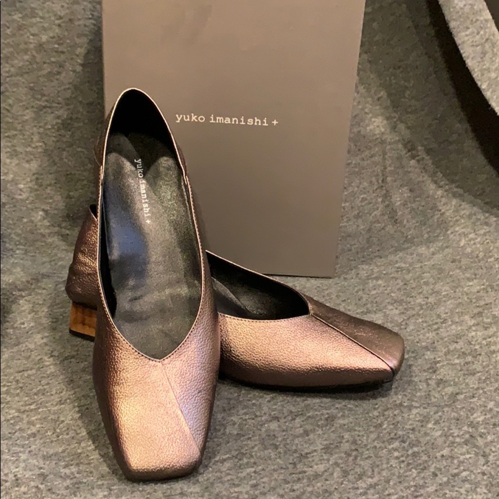 Yuko Imnishi bronze leather low heel